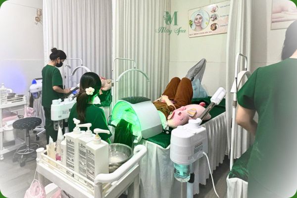 Spa nặn mụn uy t&iacute;n tại quận T&acirc;n Ph&uacute; &ndash; M&acirc;y Spa