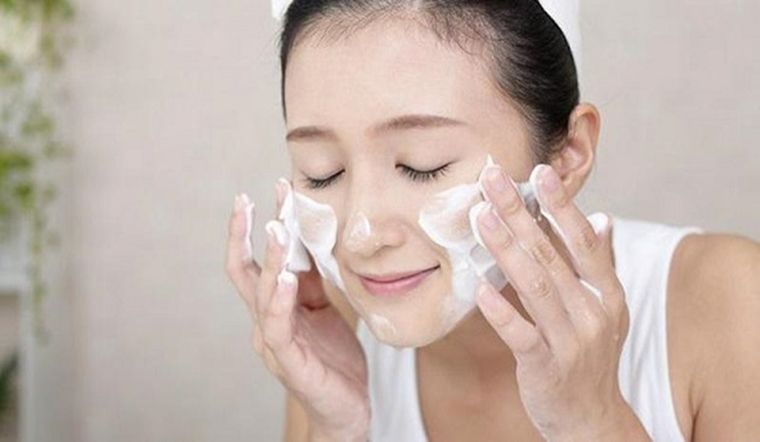 Làm sạch da nhẹ nhàng, tránh kích ứng