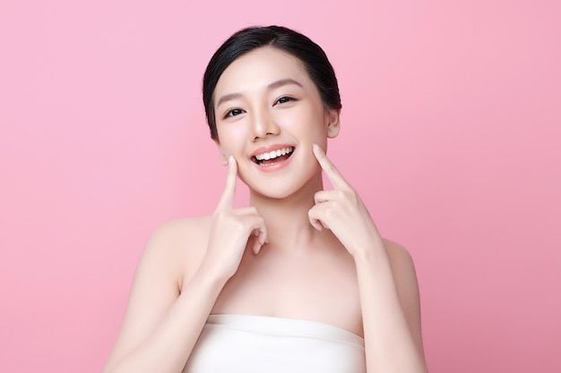 Làn da đẹp trước tiên phải không có mụn