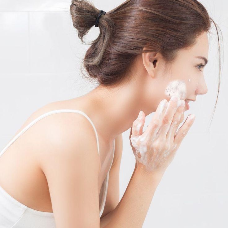 Sữa rửa mặt dịu nhẹ, ít bọt